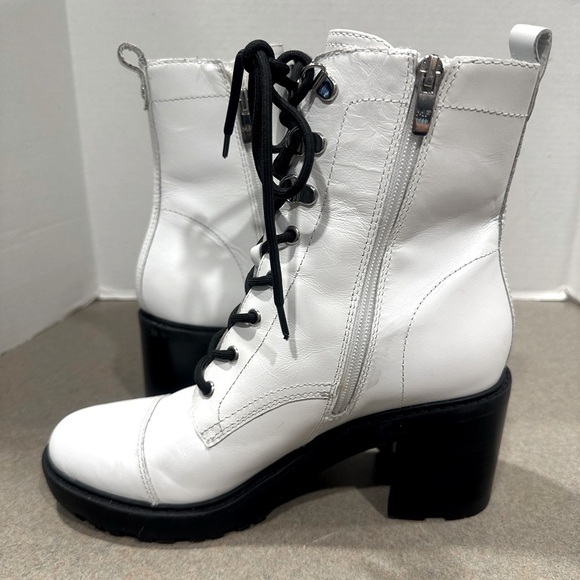 Marc Fisher Lanie White Leather Lace Up Side Zipper Chunky Lug Heel Boots 7.5 M - Picture 1 of 11
